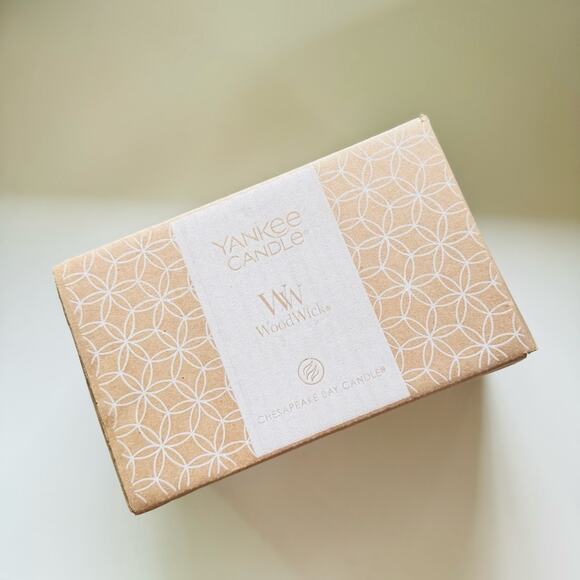 NEW YANKEE CANDLE Large Clear Glass Jar Lid Vessel Vanilla Cupcake White Wax - Picture 3 of 11